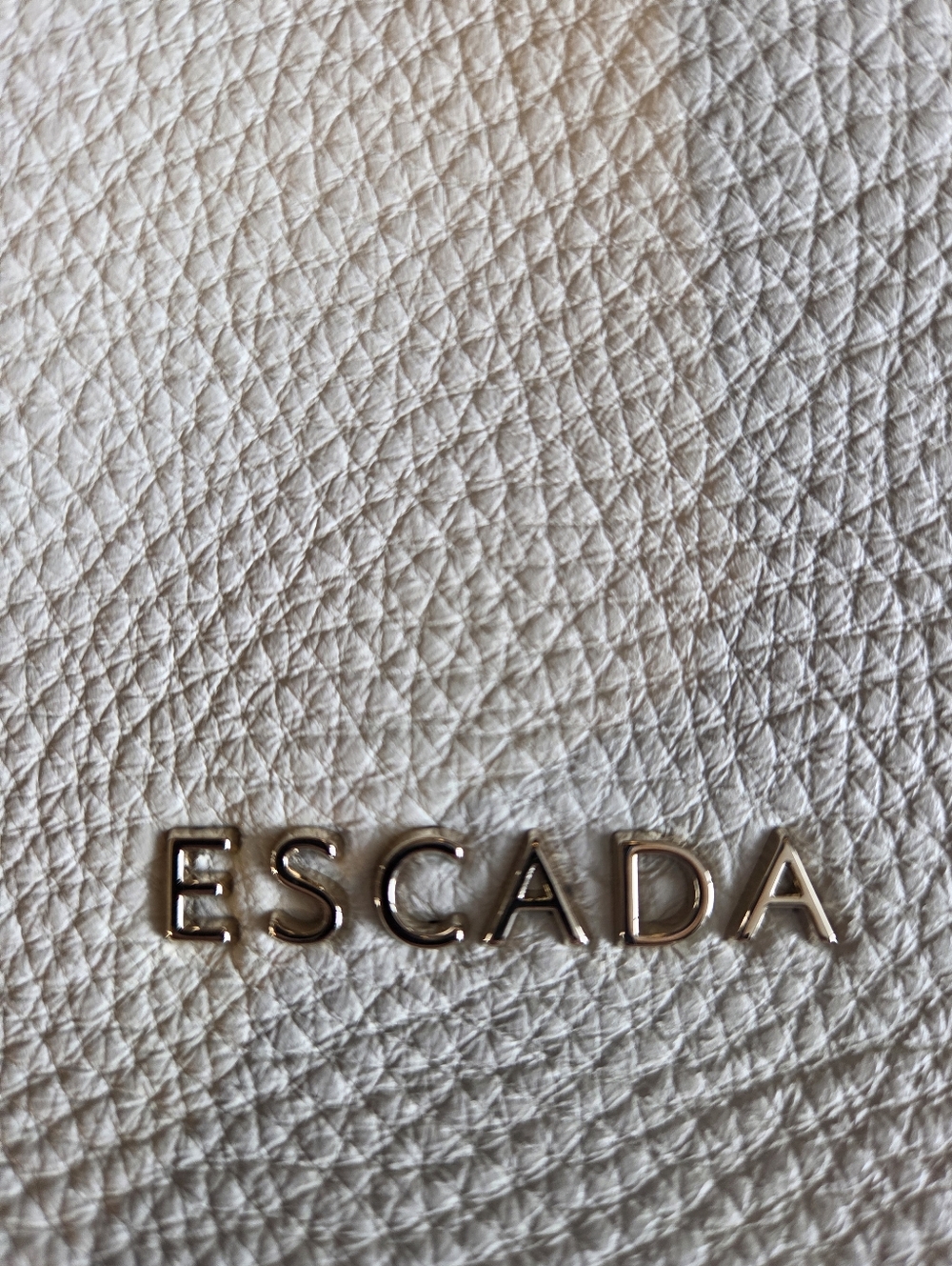 BNWT RARE Escada Cream Pebbled Leather Clutch with Gold Logo